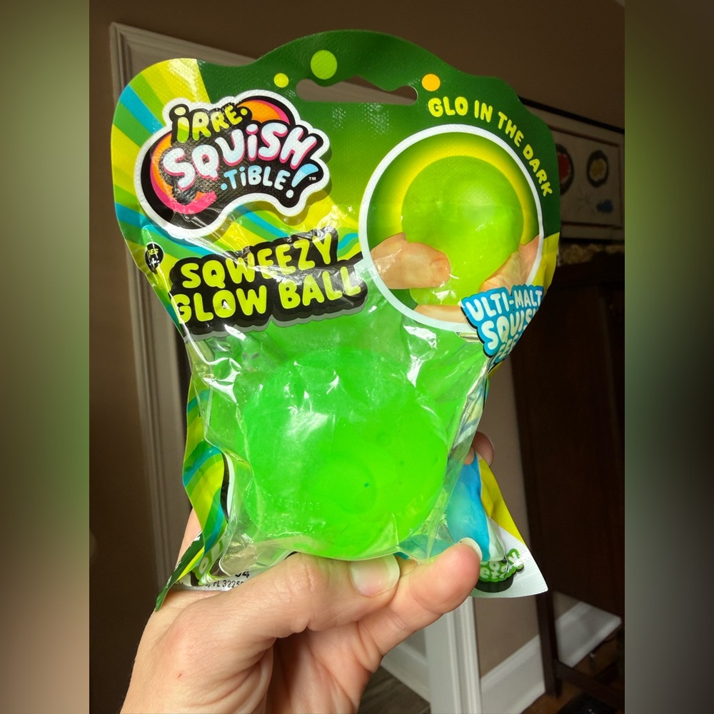 Irre-squish-tible Sqweezy Glow in the Dark Ball Squishy- Green